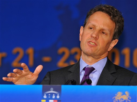 Bộ trưởng Tài chính Mỹ Timothy Geithner phát biểu trong cuộc họp báo sau cuộc họp của các Bộ trưởng Tài chính và lãnh đạo ngân hàng trung ương trong khuôn khổ hội nghị G20 tại Hàn Quốc hôm 23/10. Ảnh: AFP.