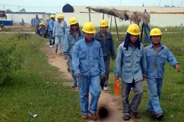 Lao động Trung Quốc ở khu công nghiệp Nghi Sơn, Thanh Hóa - Ảnh: VNN.