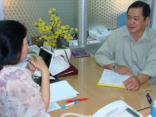 Ông Nguyễn Văn Minh đang trình bày vụ việc tại Báo Người Lao Động
