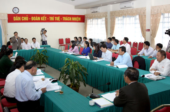 Các dự án luật đều được thảo luận tại tổ trước khi thảo luận tại hội trường - Ảnh: TTXVN.