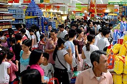 Theo thống kê của Bộ Công Thương, doanh thu của ngành bán lẻ Việt Nam đã đạt 77,8 tỷ USD năm 2010.